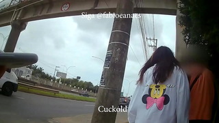 Desafio Corno! Hotwife Tímida Entrando Com Negão No Café Como Namoradinhos E O Corno Do Lado. Legendado BBC