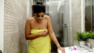 She wants the HORSEDICK CHALLENGE! Inexperienced latina tries her first BBC